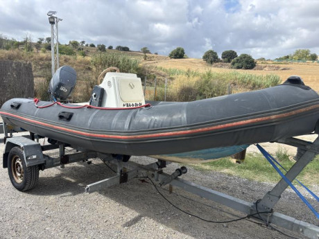 semirrigida 4.2 zodiac 7 man retubada en 2016 motor 30 cv yamaha tiene poro en la parte delantera localizado 02