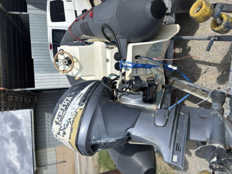 semirrigida 4.2 zodiac 7 man retubada en 2016 motor 30 cv yamaha tiene poro en la parte delantera localizado 00