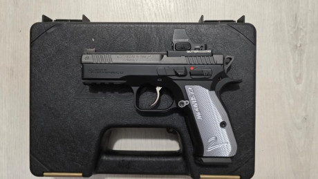 Por no usar, vendo esta pistola CZ Shadow 2 Compact, con poquísimos disparos, lleva aún la pegatina blanca 01