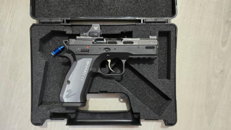 Por no usar, vendo esta pistola CZ Shadow 2 Compact, con poquísimos disparos, lleva aún la pegatina blanca 00