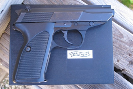 Buenas
Pongo a la venta mi  Walther P5 , del  calibre 9 mm Pb , con  4 cargadores, manual y caja original 20