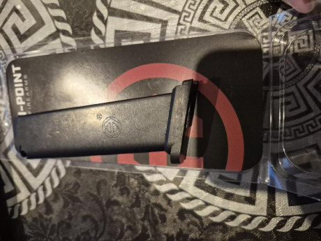 Vendo cargador hi-point nuevo sin uso sin limitar , 30 Euros envio incluido 00