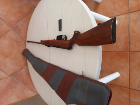 Vendo carabina Voere del calibre 22. Esta en perfecto estado ya que se ha disparado muy pocas veces, es 00