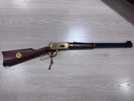 Rifle de palanca winchester 1894 calibre 30-30.

Edición conmemorativa "COMANCHE"

Rifle clásico 01