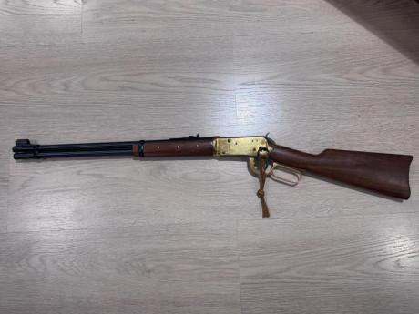 Rifle de palanca winchester 1894 calibre 30-30.

Edición conmemorativa "COMANCHE"

Rifle clásico 00
