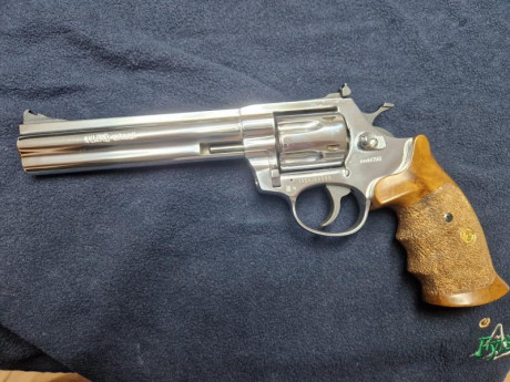 Del mismo compi que la Walther  vende este revolver con 2 cachas , en F , Madrid  , tampoco quiere cambios 01