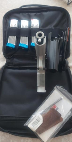 Se vende tamfoglio stock 2 con los siguientes extras
Tapetas cargadores cambiadas (3)
Cachas cambiadas
Punto 01