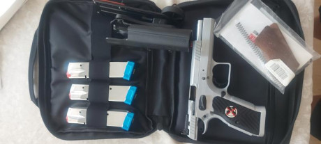 Se vende tamfoglio stock 2 con los siguientes extras
Tapetas cargadores cambiadas (3)
Cachas cambiadas
Punto 10