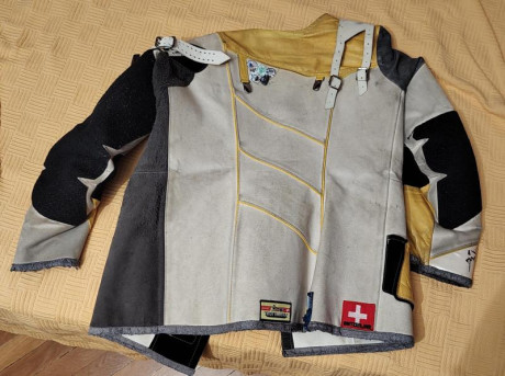 Vendo chaqueta de tiro Kurt Thune usada.

Marca: Kurt Thune original
Valida para Tendido, pie y rodilla
Ha 71