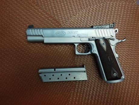 Vendo mi S.T.I. TARGET MASTER 9 mm con cañón de 6", guiada con licencia F, con miras ARISTOCRAT y 02
