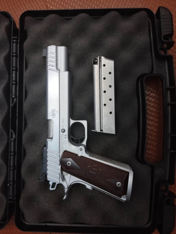 Vendo mi S.T.I. TARGET MASTER 9 mm con cañón de 6", guiada con licencia F, con miras ARISTOCRAT y 01