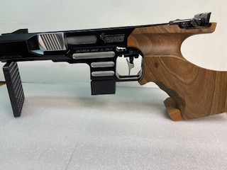 Se vende esta PARDINI HP calibre 32 que funciona perfectamente con cacha NUEVA a un  precio de 1.300€ 01