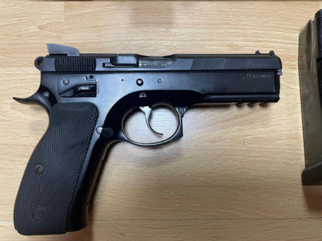 Pongo a la venta pistola CZ 75 Shadow SP 01, con 3 cargadores, cinturón con funda y 3 portacargadores, 01