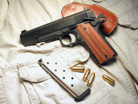 Hola a todos

Estoy buscando para un amigo una Colt MK-IV, en cal. 38 super auto, como la de la foto (no 10