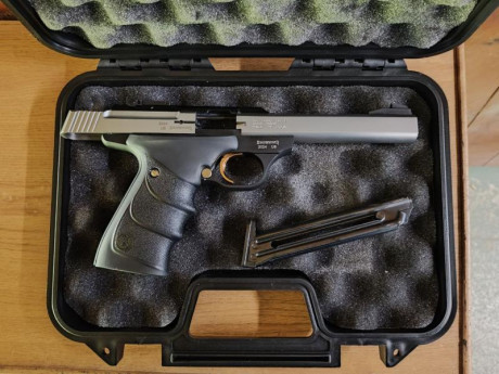 Buenas, pongo a la venta mi BROWNING BUCKMARK comprada en Octubre de 2024, habrá tirado unas 15 cajas,agrupa 01