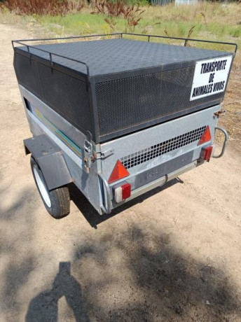 Cambiaria mi remolque pequeño preparado para perros y carga, medidas
de 140cm de largo x 110cm de ancho 01