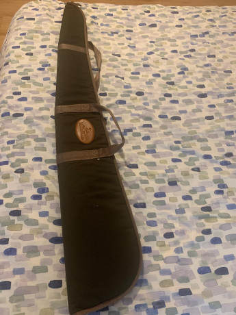Funda con doble capa de espuma a cada lado, 5 mm de espuma a cada lado en el interior para absorber golpes. 00