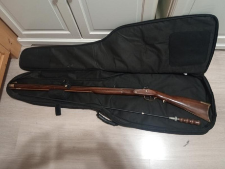Hola compañeros, como pone en el enunciado vendo rifle de avancarga calibre 45 marca ARDESA modelo Kentucky 00