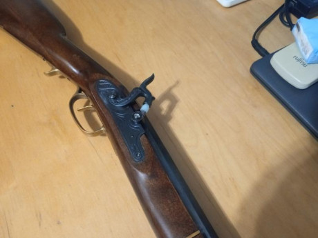 Hola compañeros, como pone en el enunciado vendo rifle de avancarga calibre 45 marca ARDESA modelo Kentucky 12