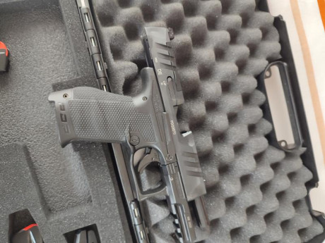 IMG_20250928_171516.jpg Se vende pistola Walther PDP Compact 9 mm. Guiada en F. Del año 2022. Perfecto 01