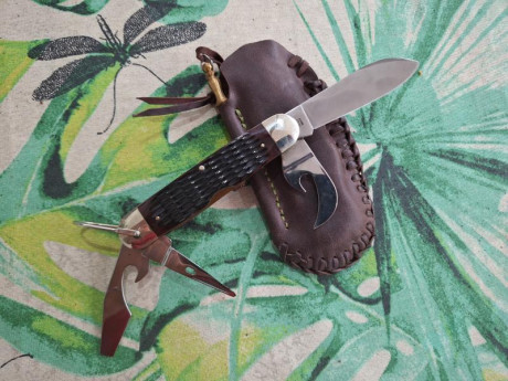 Buenos días compañeros,

Pongo a la venta estos cuchillos y navajas de mi colección, todos sin ningún 51