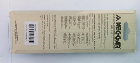 Se vende un cargador Mec Gar de 9 mm nuevo y sin usar, y dos pares de cachas para pistolas Luger P08. 01