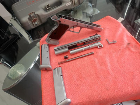 Buenas pongo ala venta una maravilla de pistola tanfoglio limited custom  cañón cónico bull barrel del 10