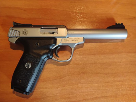Pistola en perfecto estado del calibre 22 LR. Diseño modular, con un solo tornillo se desmonta. Cañón 00