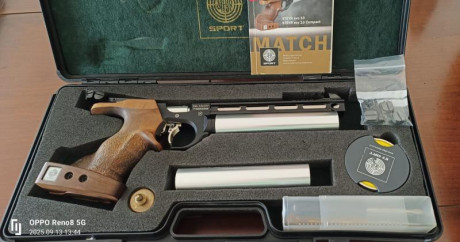 Pistola con cacha talla M, la pistola funciona a la perfeccion, todo bien cuidado. 
La entrego con su 00