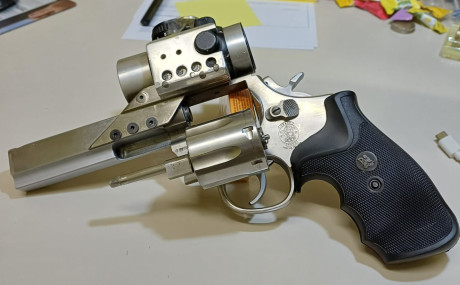 Se vende Revolver S&W mod 686-3 en calibre 357mg con visor tasco pro point.Precio 450 eur. IMG-20250514-WA0000.jpg 00