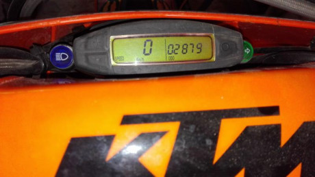 Se vende KTM de enduro modelo exc 250 F con 3000kmy varios extras zona Barcelona Gerona precio 2800€ 00