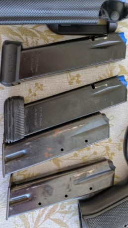 Se vende CZ75BD (con un decocker), una pistola ideal de servicio y de fiabilidad reconocida mundialmente. 21