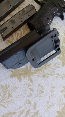 Se vende CZ75BD (con un decocker), una pistola ideal de servicio y de fiabilidad reconocida mundialmente. 20