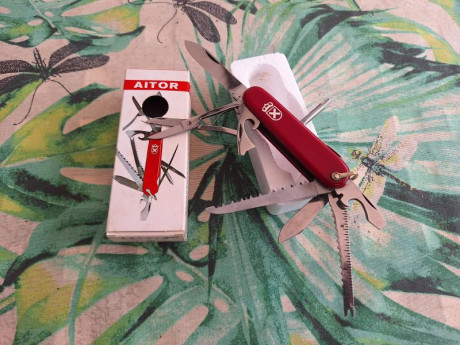 Buenos días compañeros, :sniper 

Pongo a la venta estos cuchillos y navajas de mi colección, todos sin 32