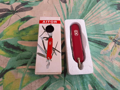 Buenos días compañeros, :sniper 

Pongo a la venta estos cuchillos y navajas de mi colección, todos sin 31