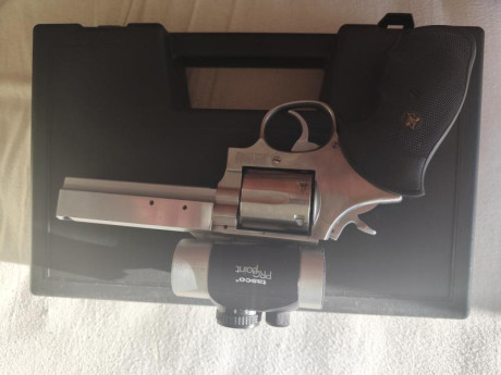  IMG_20251005_180938.jpg Hola Cambio o Vendo revolver S&W mod 686-3 de cuatro pulgadas  con visor 02