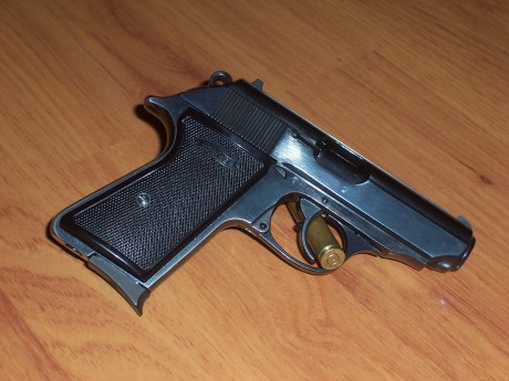 Hola muchachos,....
Siempre me a atraido la clasica ppk, pero no tengo la licencia A o B, asi qeu creo 20