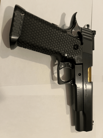 Dejo la actividad de IPSC y por ende, vendo mi pistola Infinity en inox nitrurada negra. Poco usada. Es 01