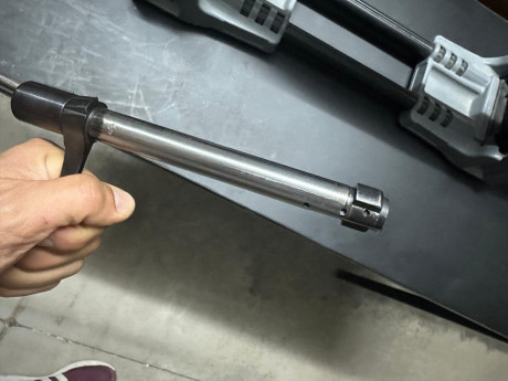 Hola un amigo vende un rifle:
Como mejoras tiene carril de acero, cantonera de gel y disparador afinado 00