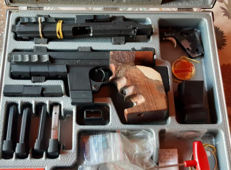 Hammerli 22 i 32   
Accion en muy buen estado
Cacha M  retocada
Calibre  22   i  32  ( para fuego central)
Gatillo 02