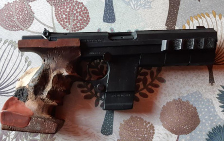 Hammerli 22 i 32   
Accion en muy buen estado
Cacha M  retocada
Calibre  22   i  32  ( para fuego central)
Gatillo 01