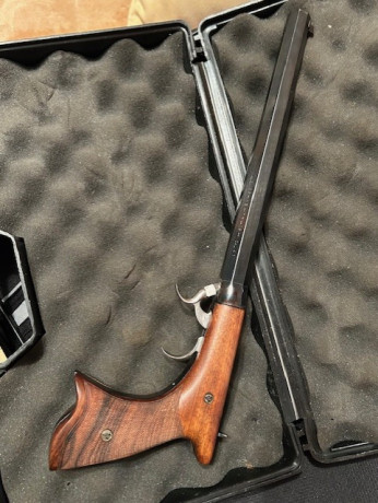 Buenas

Pongo a la venta mi pistola de duelo de avancarga, del  calibre .41 , marca  ARSA , modelo  UNDERHAMMER 00