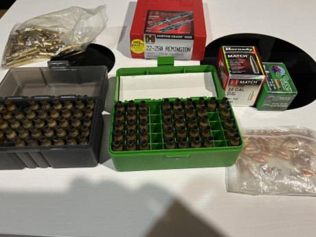 Dies Hornady 22-250 Remington.
Die Trimer Lee 22-250
21 Vainas nuevas PPU +15 con un tiro.
20Vainas Remintong 00