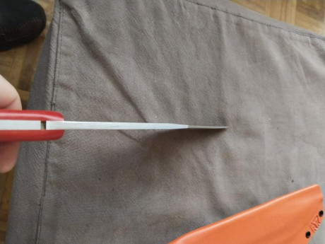 Artesano Manuel De La Torre Acero 420Mova, cachas G10 95€. 12