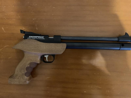 Vendo pistola totalmente nueva , calibre 4,5 caja original y todos los accesorios de origen. Tendrá unos 00