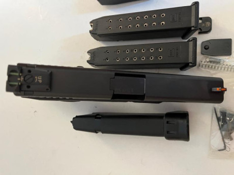 RESERVADA
 IMG_9660.jpg Se vende Glock 17 4 gen en excelente estado. Se ha gastado dinero en ella para 00