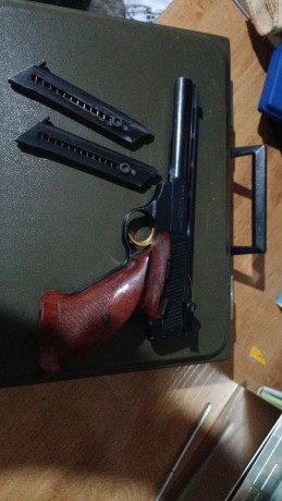 Se  vende pistola mach 150 calibre 22 en buen estado y precisa con sus cargadores y su caja de transporte 00