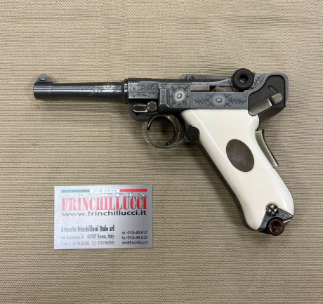 Hola a todos,

Estoy investigando una pistola Mauser P-08, que me tiene que llegar para el libro de coleccionista 20