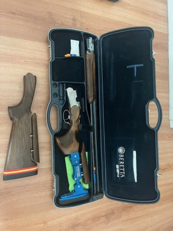 Se vende Beretta 694 Trap, de diestro en excelente estado. Tiene guardamanos original más grueso para 02