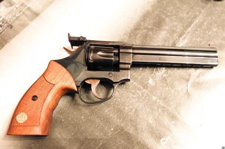 Revolver MANURHIN Cal. 32 WC
Un compañero de club vende este bonito revólver:
Muy preciso. Información 01